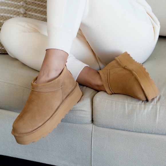 BearPaw Shoes - NEW Retro Super Shorty Boots - NEW IN BOX